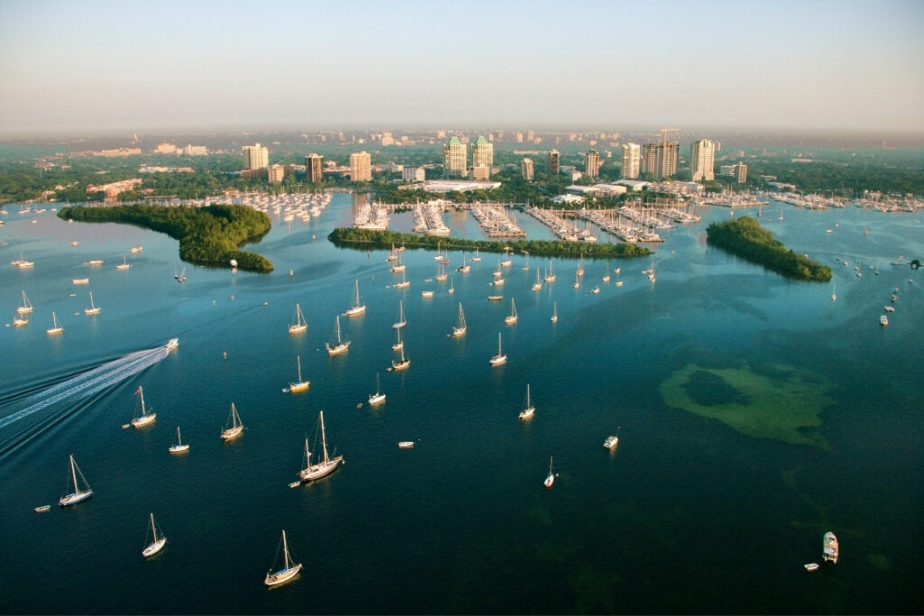 Top 10 des plus beaux ports maritimes du monde - Transportnaval.com-transport-naval - port-de-miami-en-floride