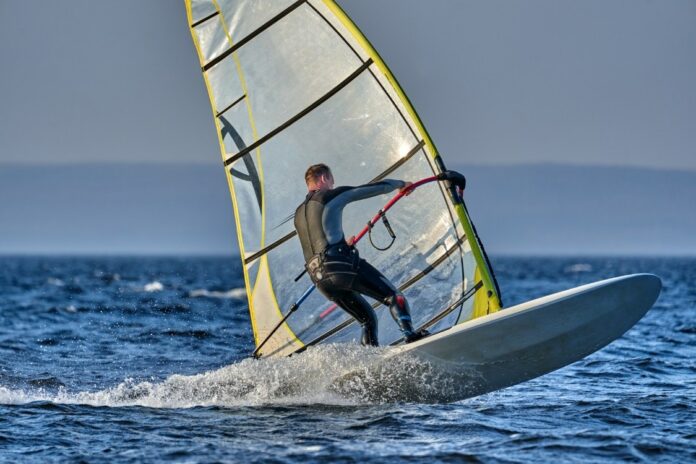 Choisir sa planche à voile Le guide pour les débutants - transport naval - transportnaval.com
