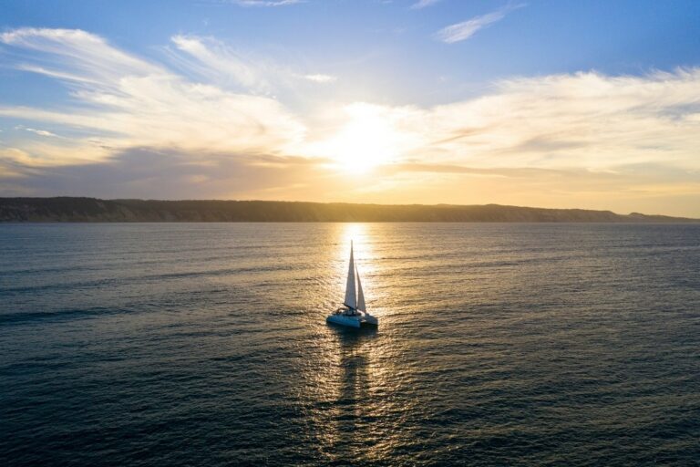 En quoi la navigation en catamaran est elle différente ?